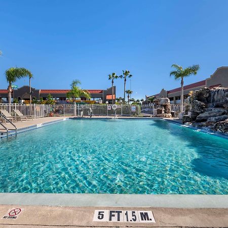Quality Inn Kennedy Space Center Titusville Bagian luar foto